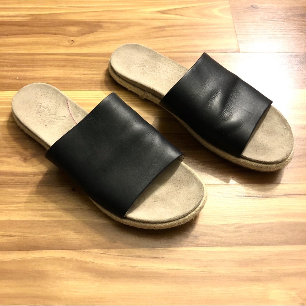 Joules Women’s Leather Slip On Flats!